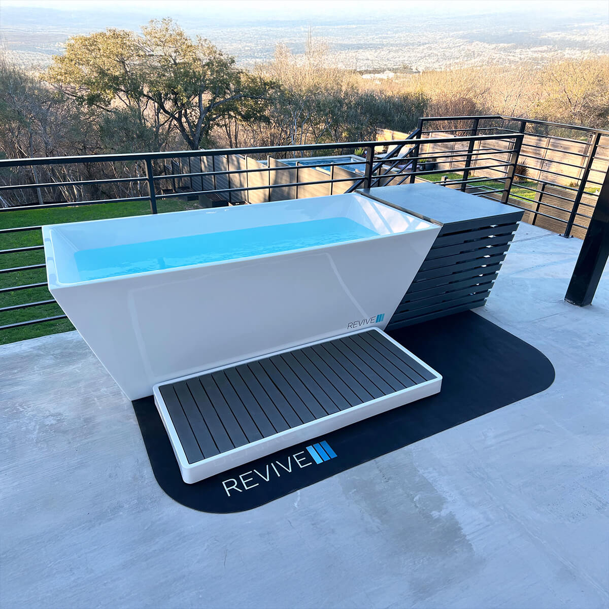 Revive 6 Person Traditional Sauna & Acrylic Plunge